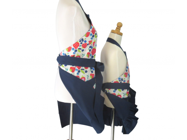 Mother Daughter Strawberries & Blueberries Apron Set reverse lining side view